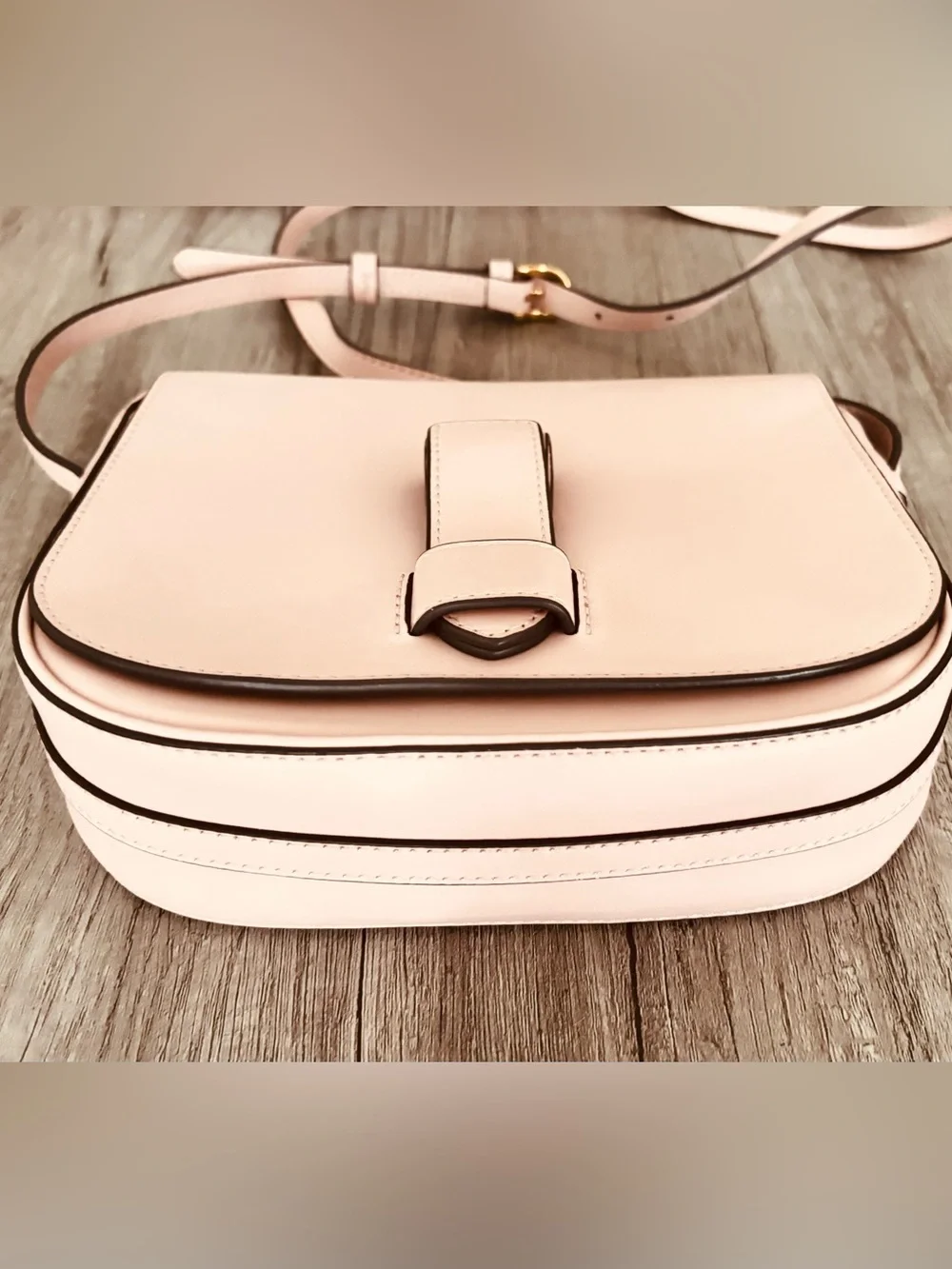 NWOT Banana Republic. Italian Leather Saddle Bag